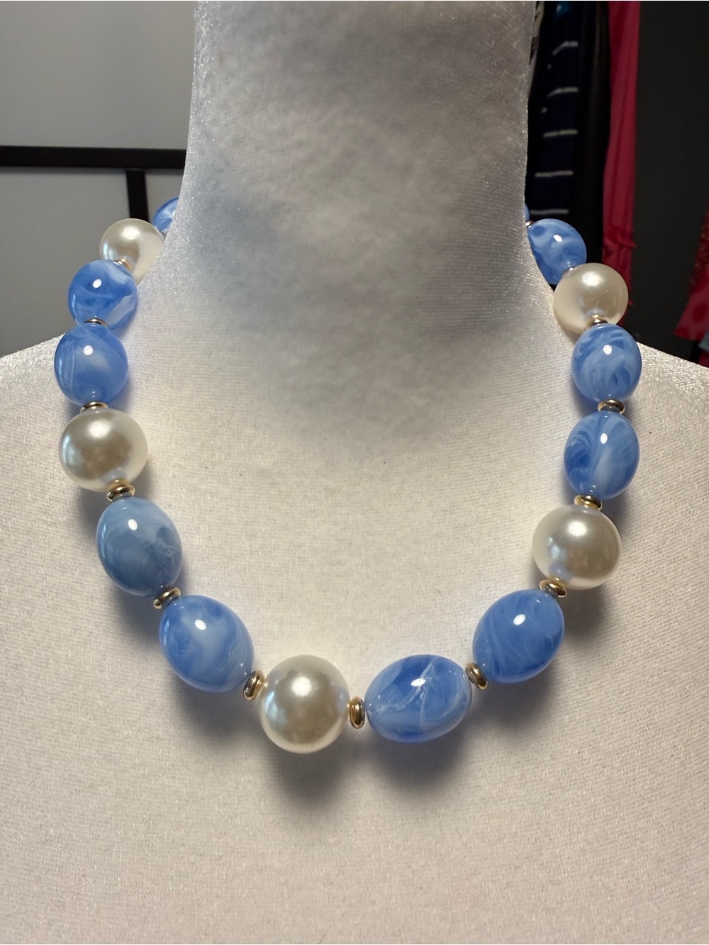 Blue Swirl Beaded Necklace with Pearl Accents nwot - Picture 3 of 6